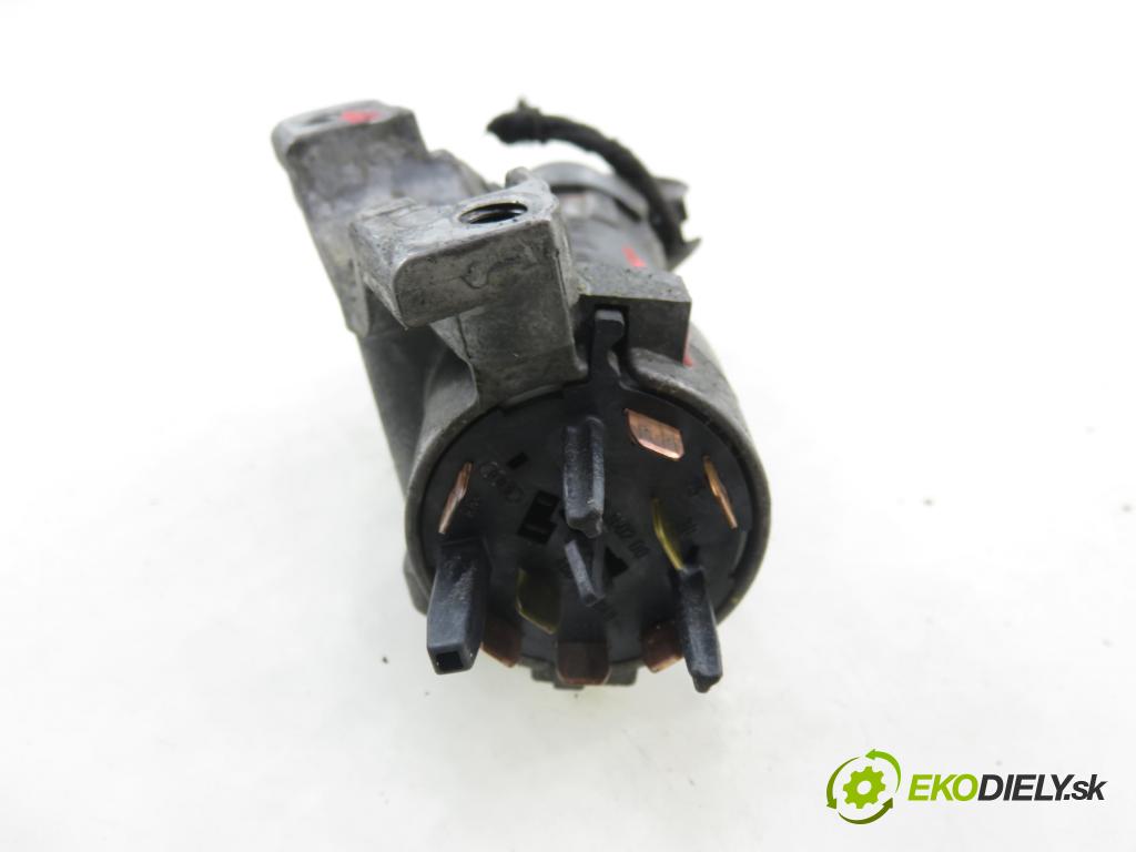 AUDI A3 (8L1) HB 2001 92,00 1.8 - AGN 1781,00 spinačka / zámky 4B0905851C