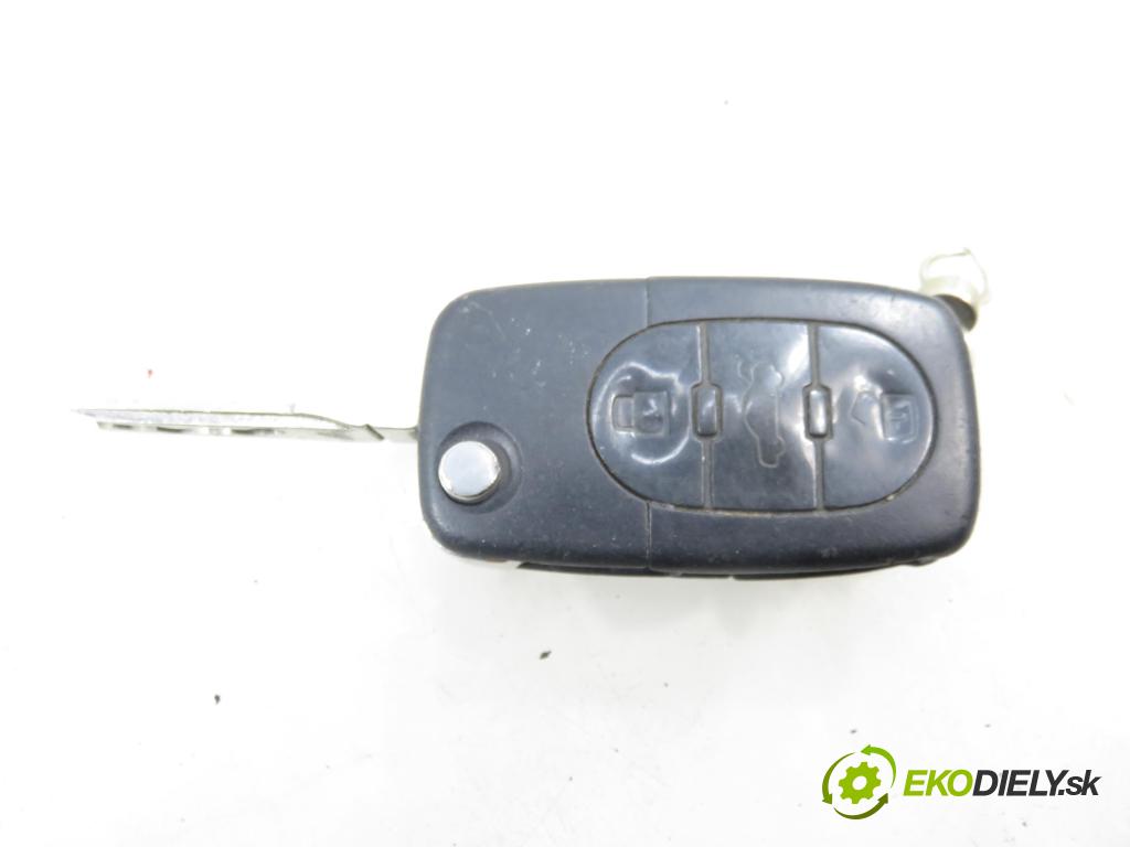 AUDI A3 (8L1) HB 2001 92,00 1.8 - AGN 1781,00 spinačka / zámky 4B0905851C