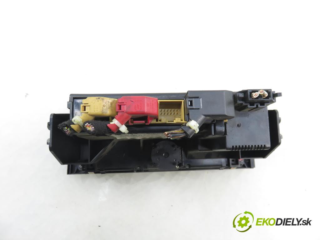 AUDI A3 (8L1) HB 2001 92,00 1.8 - AGN 1781,00 Panel topení KLIMATRONIK 8L0820043H