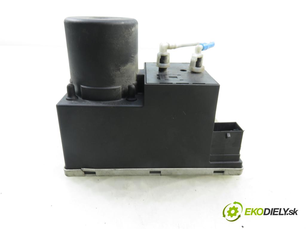 AUDI A3 (8L1) HB 2001 92,00 1.8 - AGN 1781,00 pumpa zámku centrálneho 8D0862257