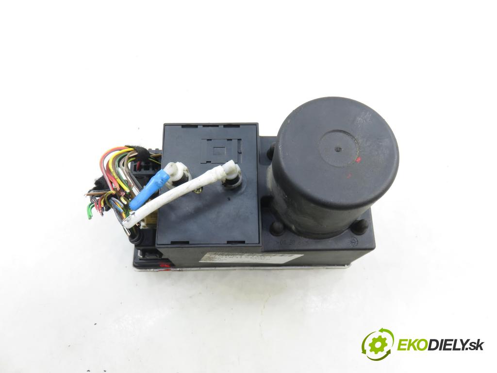 AUDI A3 (8L1) HB 2001 92,00 1.8 - AGN 1781,00 pumpa zámku centrálneho 8D0862257