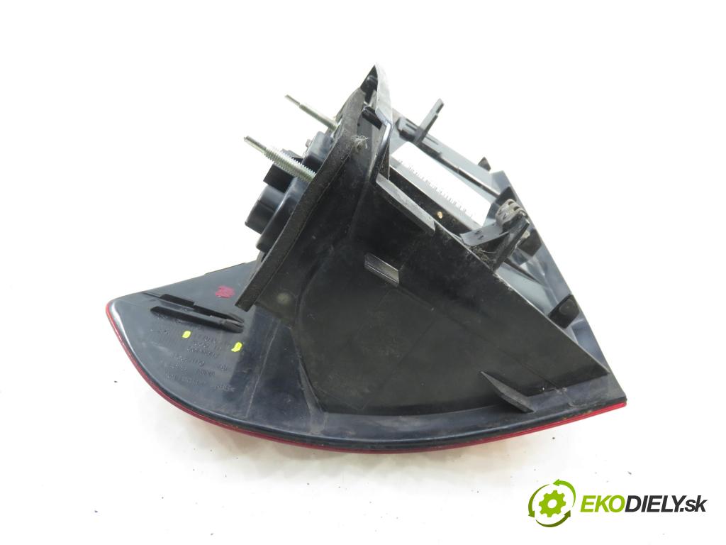 FORD GALAXY (WA6) VAN 2012 103,00 2.0 TDCi - UFWA 1997,00 Svetlo pravé zadné 17701012