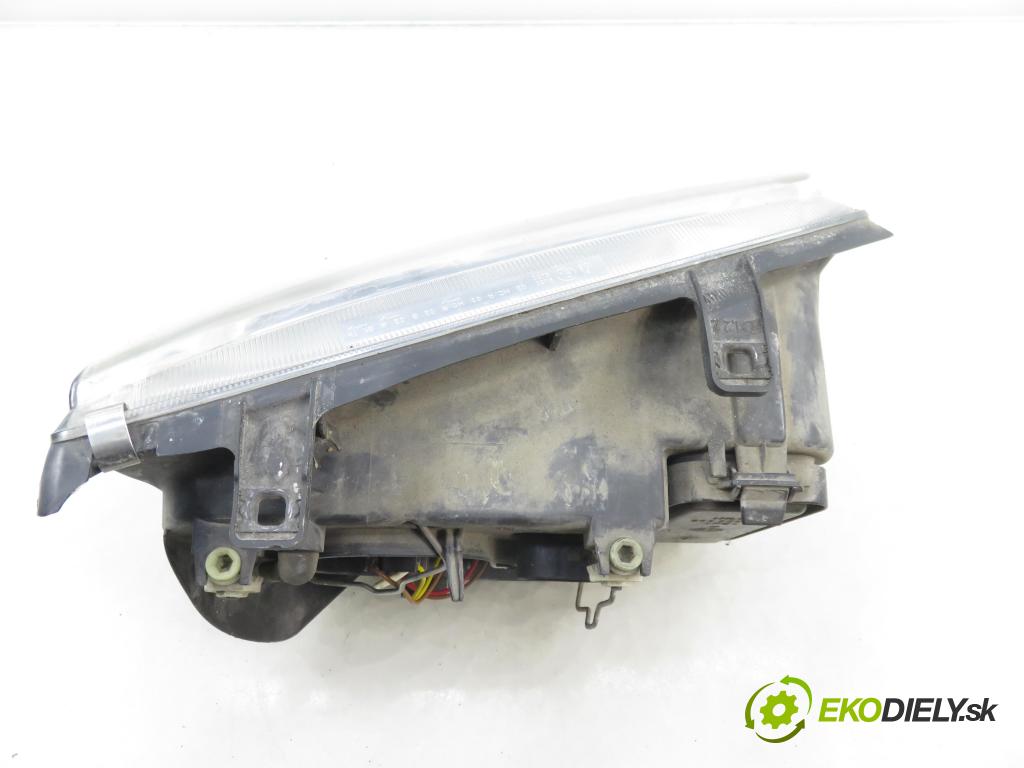 VW BORA (1J2) SEDAN 2000 85,00 2 - AQY 1984,00 Svetlo LP