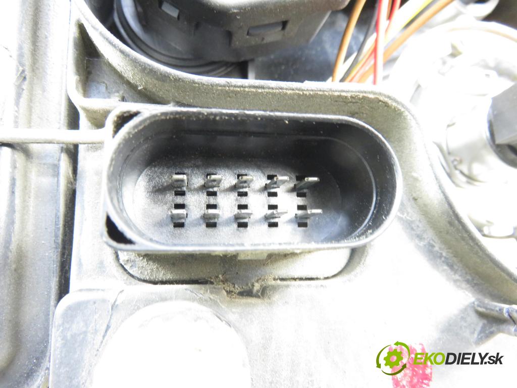 VW BORA (1J2) SEDAN 2000 85,00 2 - AQY 1984,00 Svetlo LP