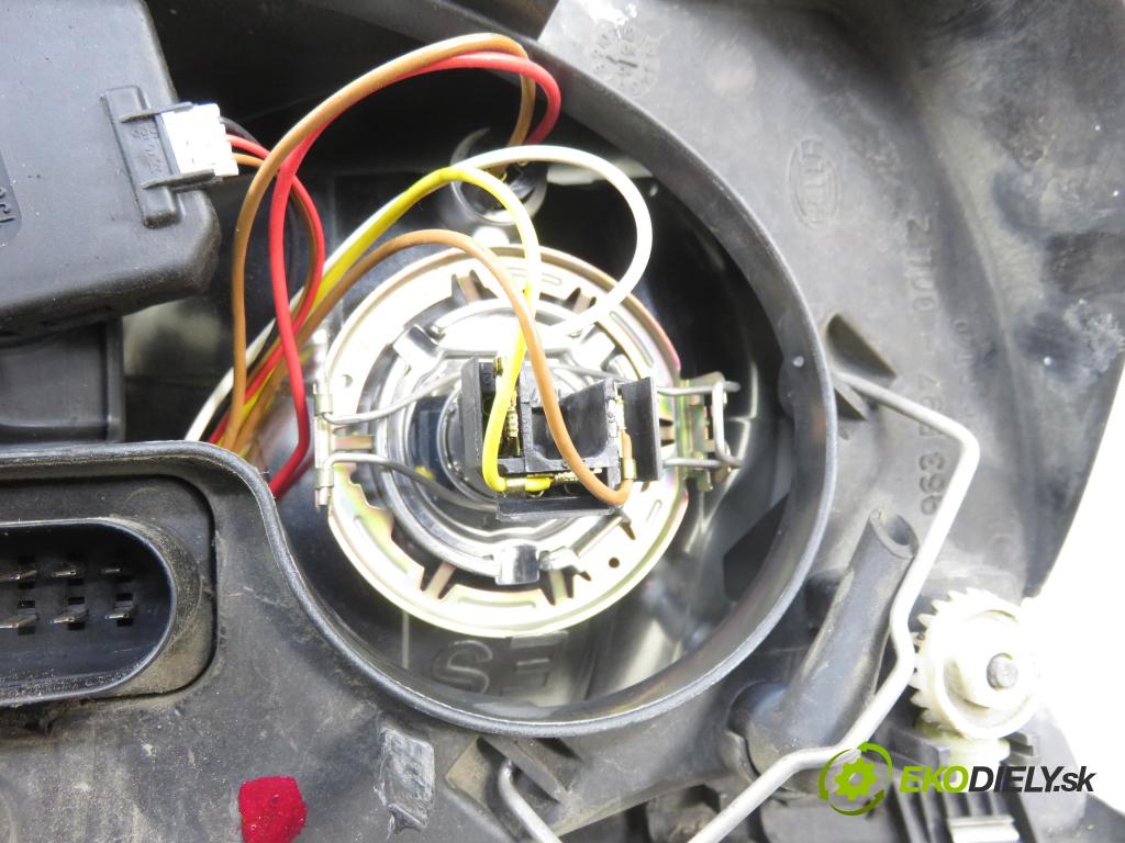 VW BORA (1J2) SEDAN 2000 85,00 2 - AQY 1984,00 Svetlo LP