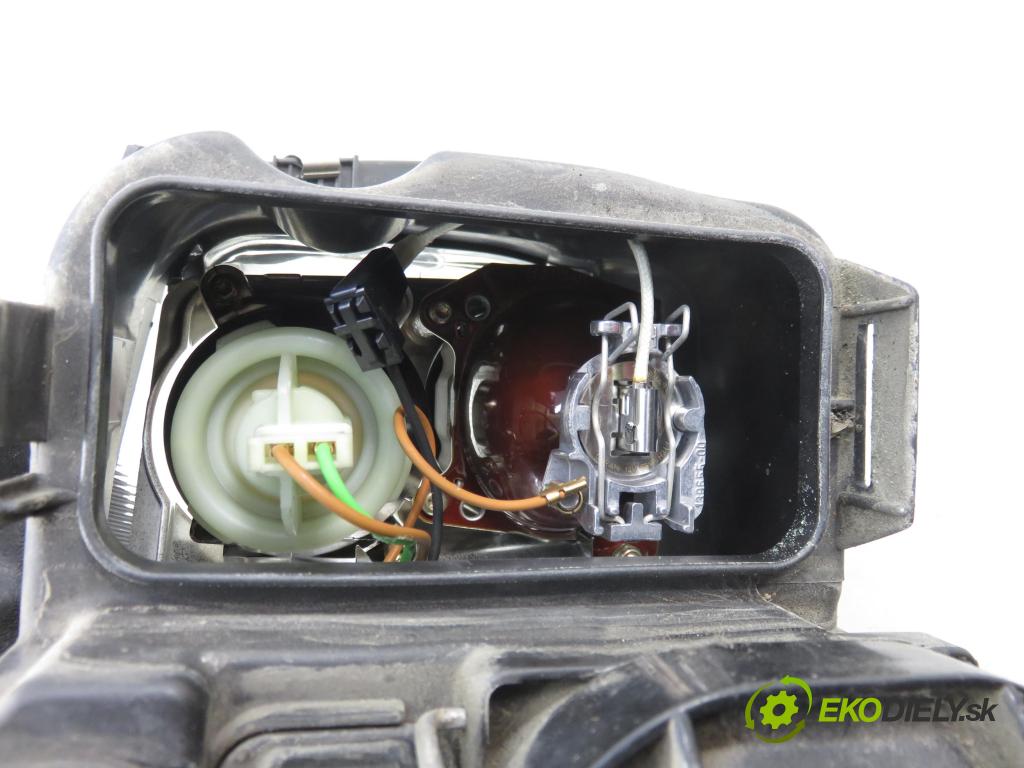 VW BORA (1J2) SEDAN 2000 85,00 2 - AQY 1984,00 Svetlo LP