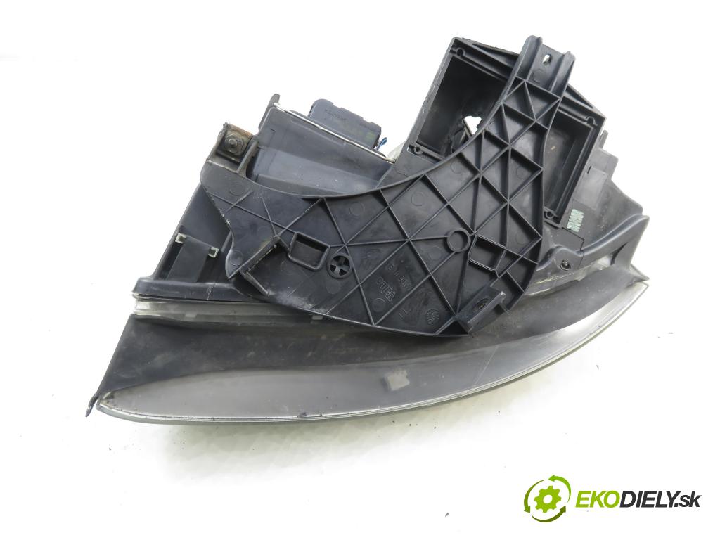 AUDI A4 Avant (8E5, B6) KOMBI 2004 140,00 1.8 T quattro - BEX 1781,00 Svetlo PP 8E0941004F