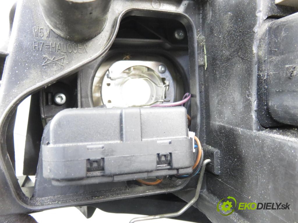 AUDI A4 Avant (8E5, B6) KOMBI 2004 140,00 1.8 T quattro - BEX 1781,00 Svetlo PP 8E0941004F