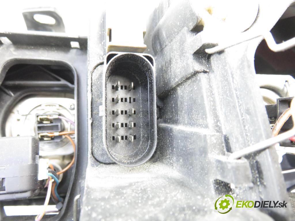 AUDI A4 Avant (8E5, B6) KOMBI 2003 96,00 1.9 TDI PD 130 - AVF 1896,00 Svetlo PP 8E0941004F