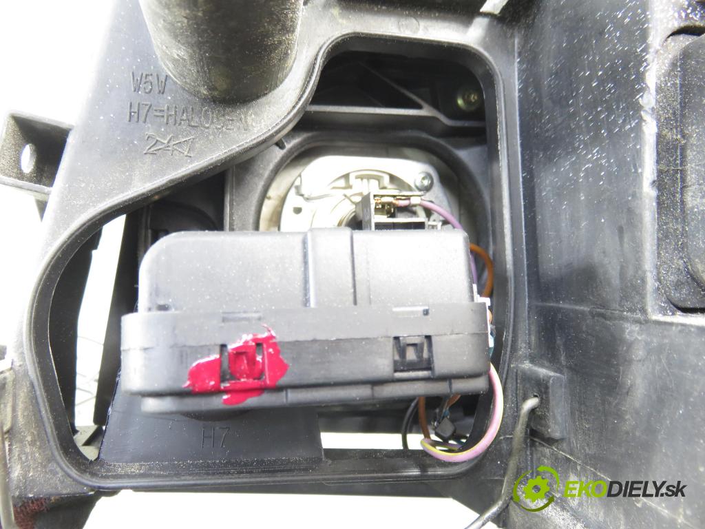 AUDI A4 Avant (8E5, B6) KOMBI 2003 96,00 1.9 TDI PD 130 - AVF 1896,00 Svetlo PP 8E0941004F