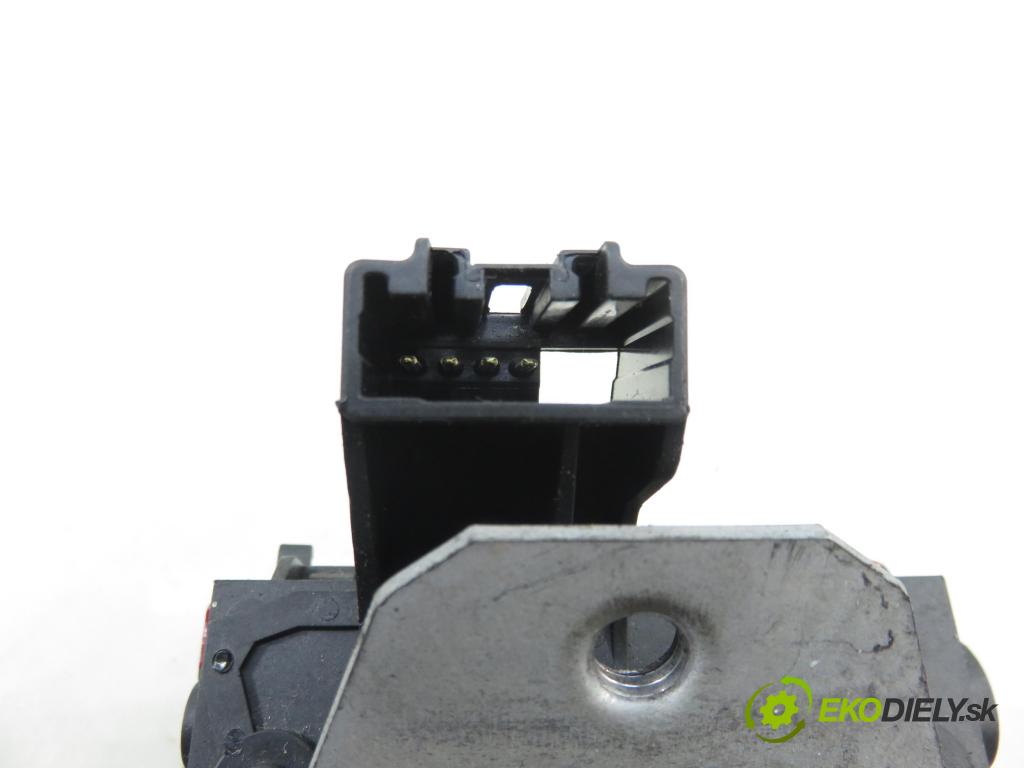 FORD S-MAX (WA6) MINIVAN 2012 118,00 1.6 EcoBoost - JTWB 1596,00 zámok dverí kufor EL. 8M51R442A66CB