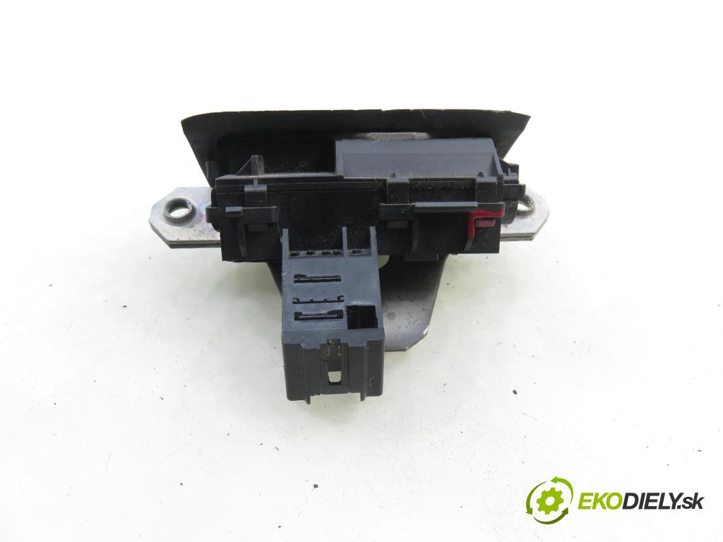 FORD S-MAX (WA6) MINIVAN 2012 118,00 1.6 EcoBoost - JTWB 1596,00 zámok dverí kufor EL. 8M51R442A66CB