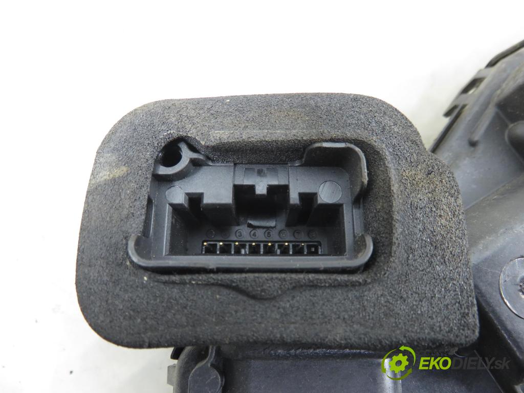 VW GOLF VII Variant (BA5, BV5) KOMBI 2019 850,00 1.6 TDI CR 115 - DGTE 1598,00 zámok 5TA839015E