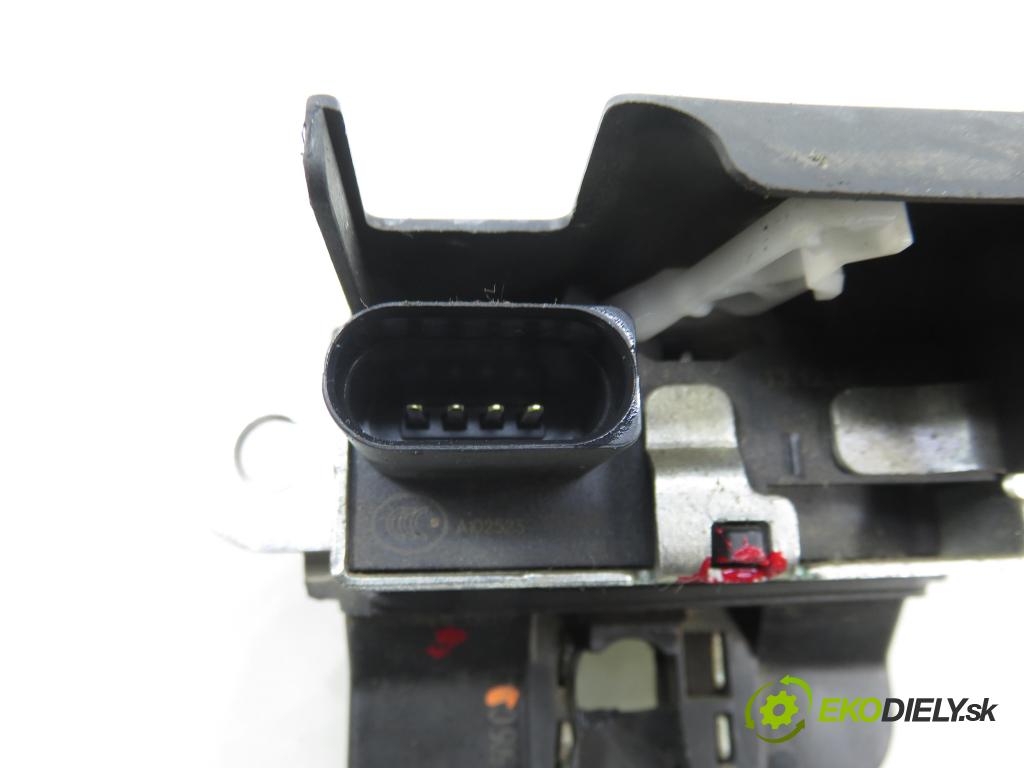 VW GOLF VII Variant (BA5, BV5) KOMBI 2019 850,00 1.6 TDI CR 115 - DGTE 1598,00 zámok dveří kufr EL. 5G0827505C