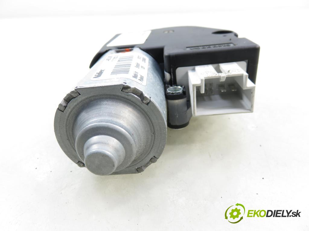 VW GOLF VII Variant (BA5, BV5) KOMBI 2019 850,00 1.6 TDI CR 115 - DGTE 1598,00 Motorček strešného okna 5G0959591A (Motorček ovládania strešného okna)