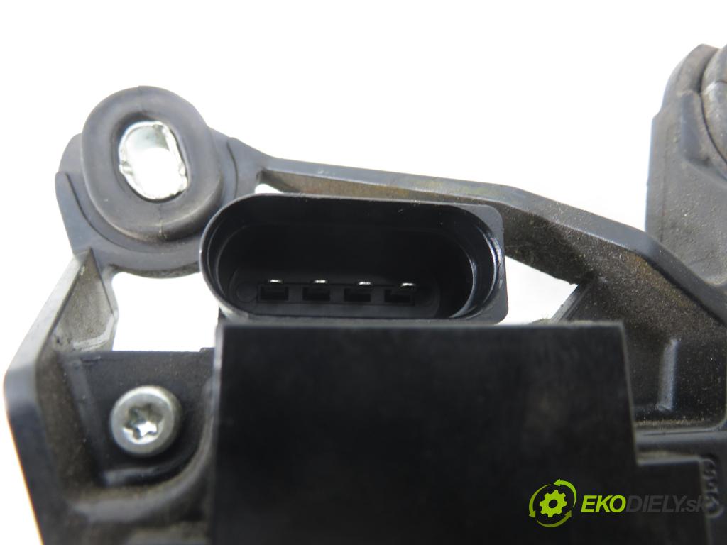 VW TOURAN (1T1, 1T2) MINIVAN 2009 80,00 2.0 EcoFuel - BSX 1984,00 Motorček stierače zadné 1T0955711C ; 0390201598