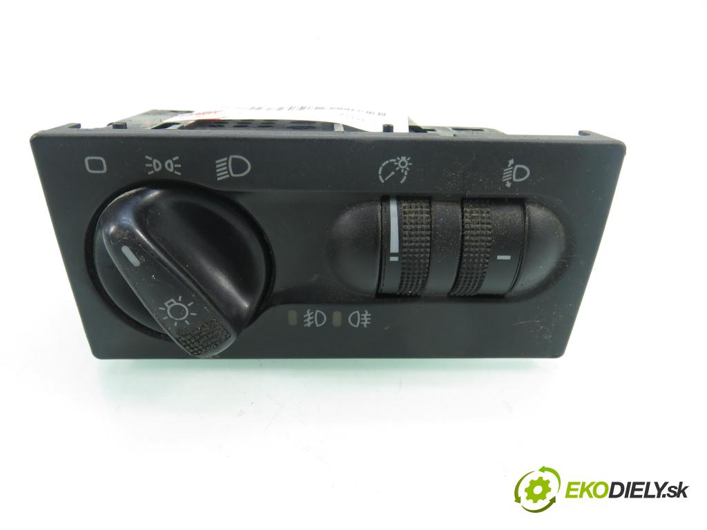 VW GOLF III Variant (1H5) KOMBI 1997 66,00 1.9 TDI - 1Z 1896,00 přepínač světla 1H6941531P