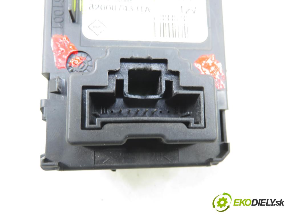 RENAULT MEGANE II (BM0/1_, CM0/1_) HB 2003 83,00 1.6 16V 113 - K4M 760 1598,00 CZYTNIK KARTY: S118539001E ; 8200074331A