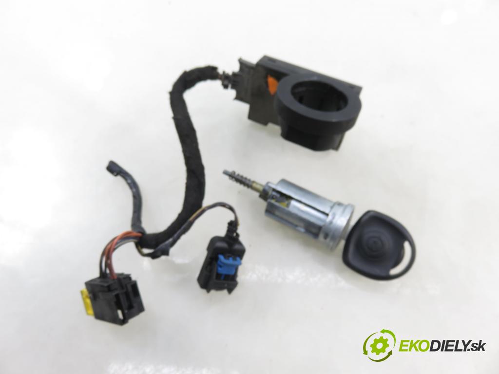 OPEL COMBO C KOMBIVAN 2003 62,00 1.6 8V 84 - Z 16 SE 1598,00 zámok spínacej skrinky 13107754 ; 24445098