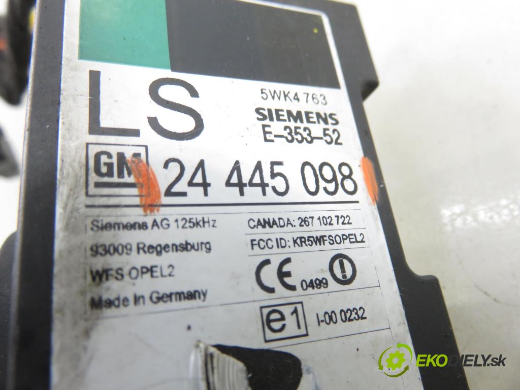 OPEL COMBO C KOMBIVAN 2003 62,00 1.6 8V 84 - Z 16 SE 1598,00 zámok spínacej skrinky 13107754 ; 24445098