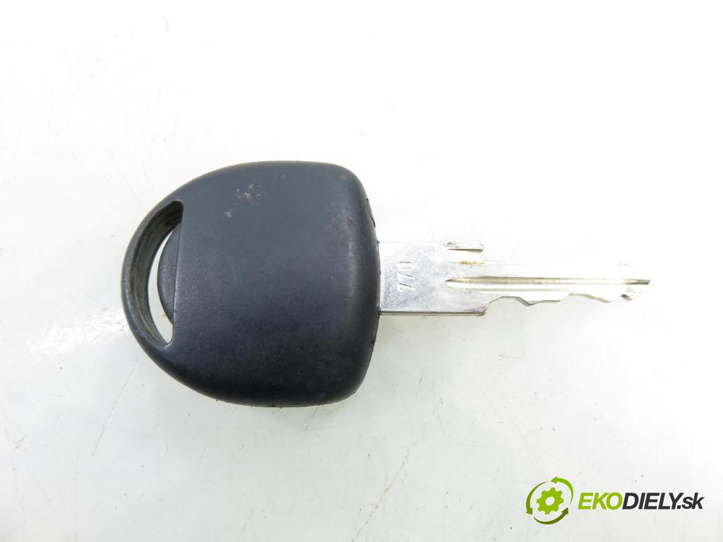 OPEL COMBO C KOMBIVAN 2003 62,00 1.6 8V 84 - Z 16 SE 1598,00 zámok spínacej skrinky 13107754 ; 24445098