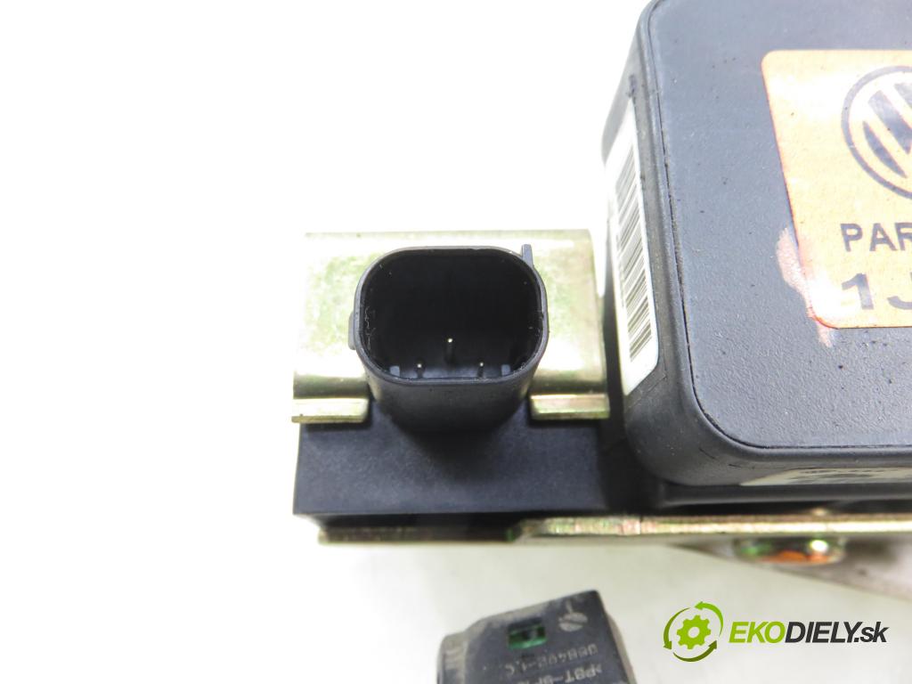 AUDI A3 (8L1) HB 2001 92,00 1.8 - AGN 1781,00 Snímač ESP 1J0907657B ; 1J0907651A