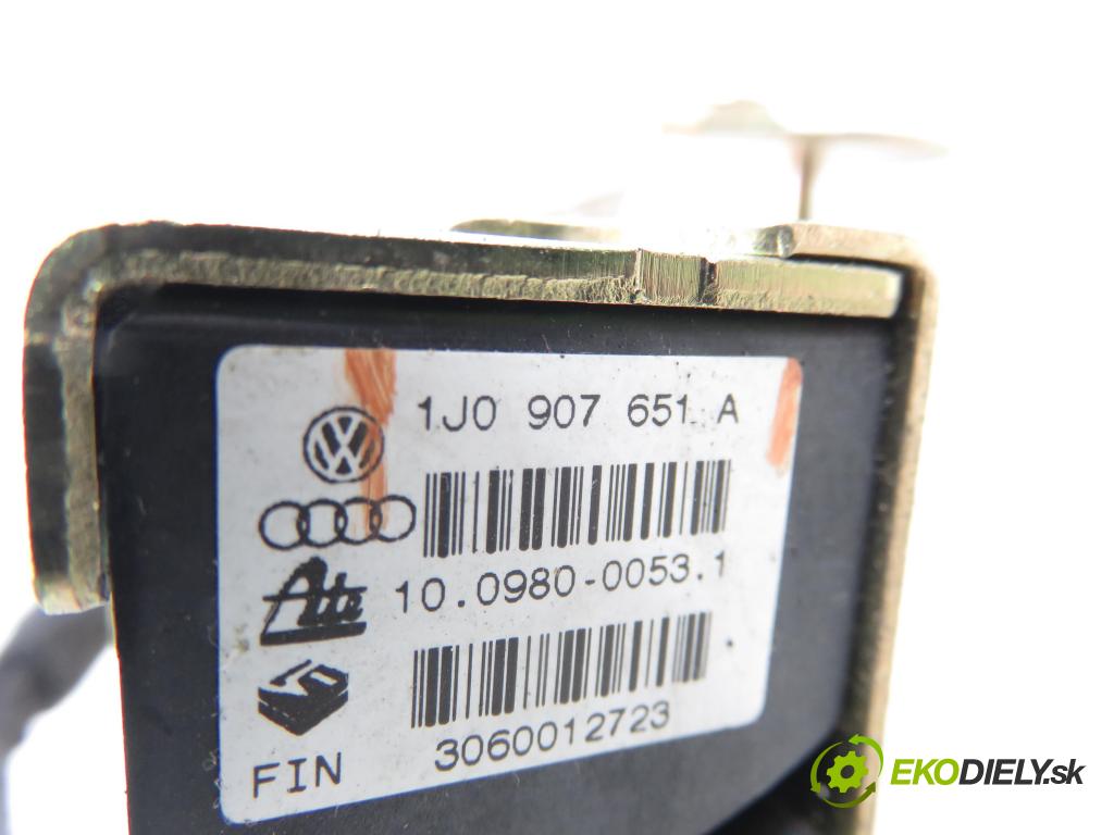 AUDI A3 (8L1) HB 2001 92,00 1.8 - AGN 1781,00 Snímač ESP 1J0907657B ; 1J0907651A