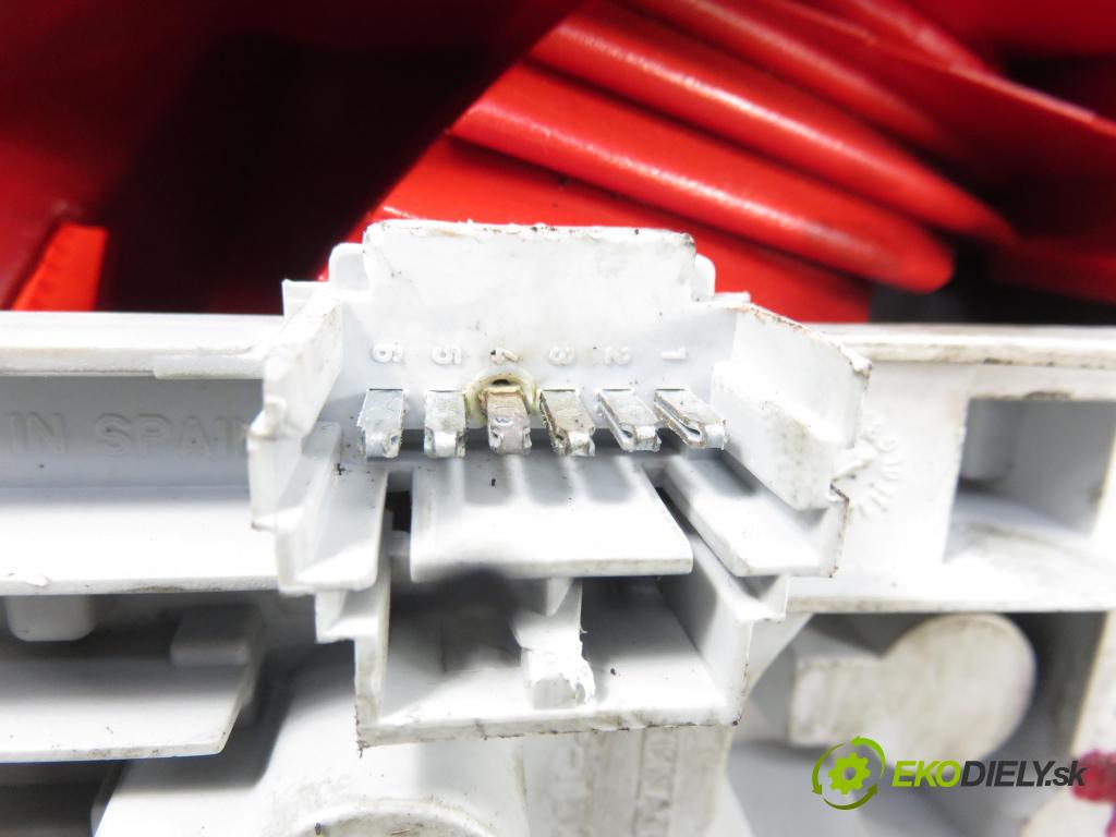 RENAULT MODUS / GRAND MODUS (F/JP0_) HB 2005 55,00 1.2 (JP0C, JP0K, FP0C, FP0K, FP0P, JP0P, JP0T) - D 1149,00 Svetlo ľavé zadné 8200212205