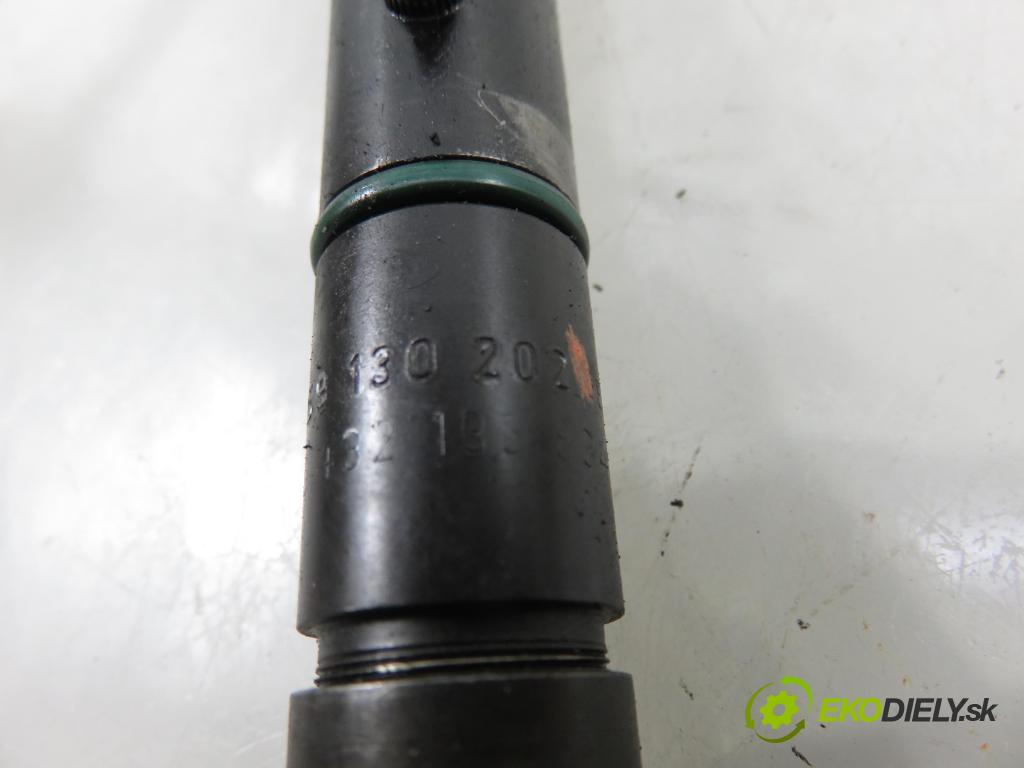 AUDI A4 (8D2, B5) SEDAN 2000 110,00 2.5 TDI - AFB 2496,00 Vstrek 059130202