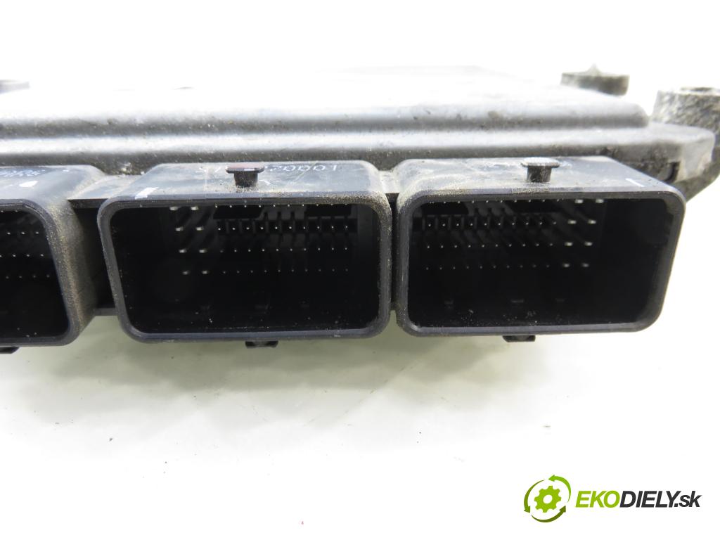 FORD FOCUS II (DA_, HCP) HB 2006 100,00 2.0 TDCi - G6DD 1997,00 řídící jednotka motora 5WS40333CT ; 8M5112A650BC