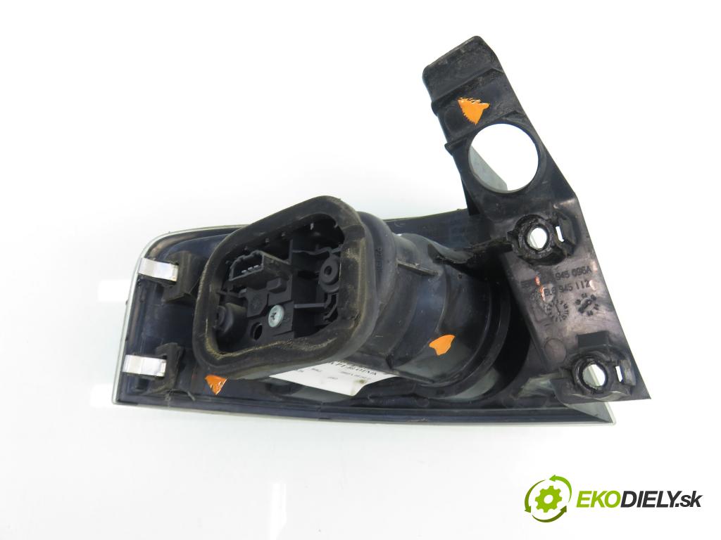 SEAT IBIZA III (6L1) HB 2003 74,00 1.4 16V - BBZ 1390,00 Svetlo pravé zadné 6L6945096A ; 6L6945112