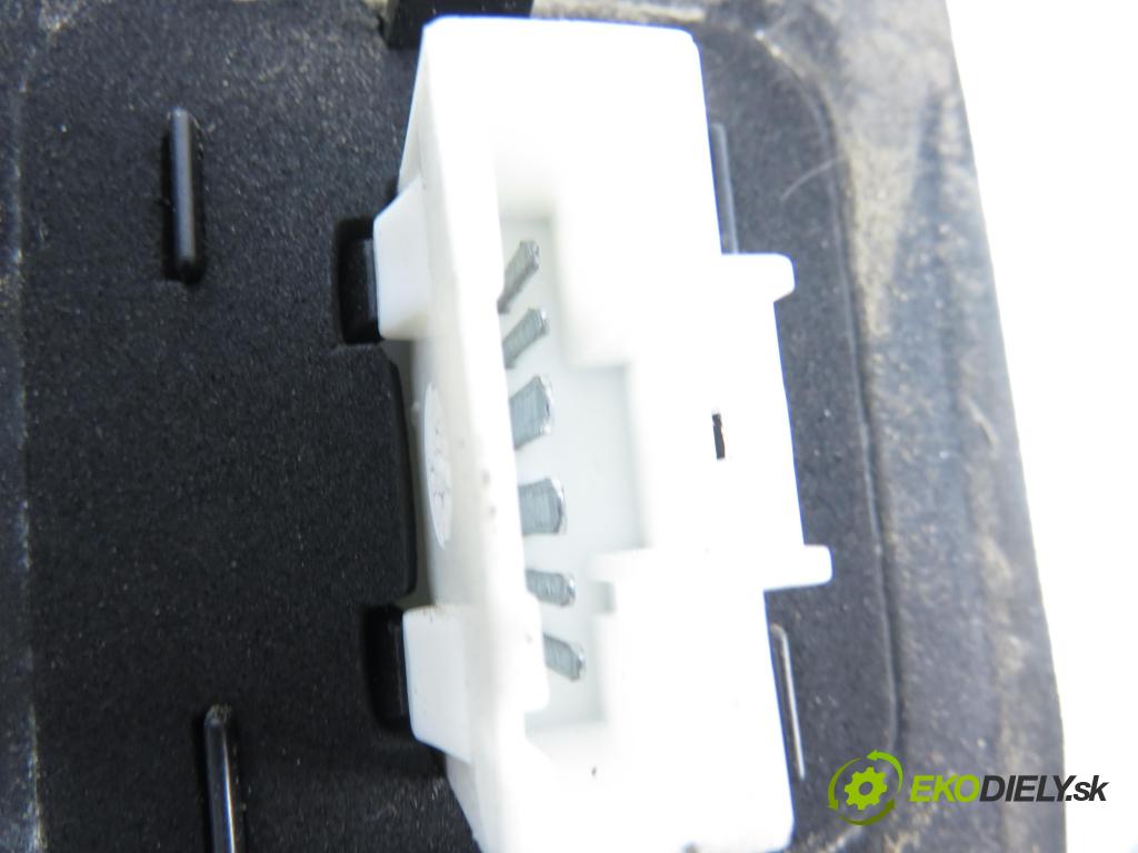 CITROEN C3 II (SC_) HB 2014 50,00 1.4 HDi 70 - 8HR (DV4C) 1398,00 Svetlo pravé zadné 9803928480