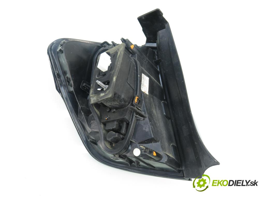 CITROEN C3 II (SC_) HB 2014 50,00 1.4 HDi 70 - 8HR (DV4C) 1398,00 Svetlo pravé zadné 9803928480