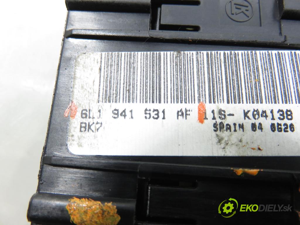 SEAT IBIZA III (6L1) HB 2003 74,00 1.4 16V - BBZ 1390,00 prepínač svetlá 6L1941531AF