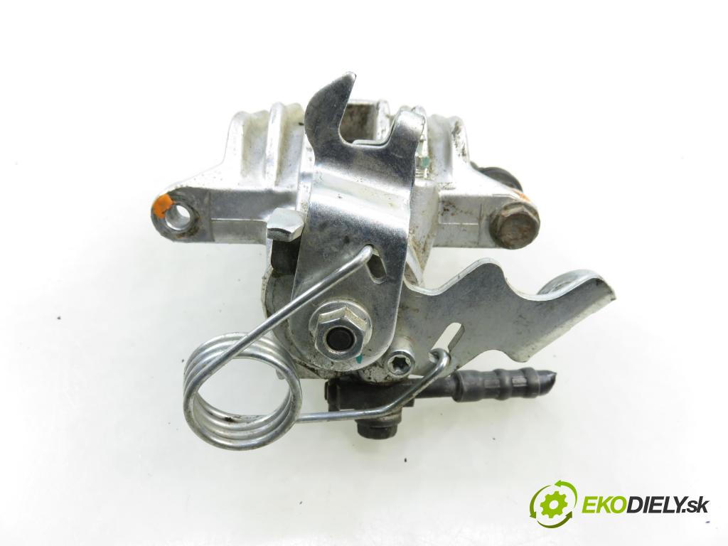 VW PASSAT B5.5 (3B3) SEDAN 2001 96,00 1.9 TDI - AWX 1896,00 brzdič třmen LT TH793L055