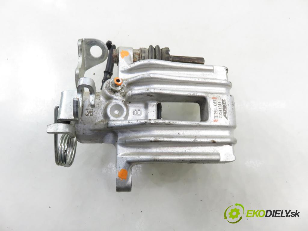 VW PASSAT B5.5 (3B3) SEDAN 2001 96,00 1.9 TDI - AWX 1896,00 Brzdič strmeň pravé zadné TH793L055