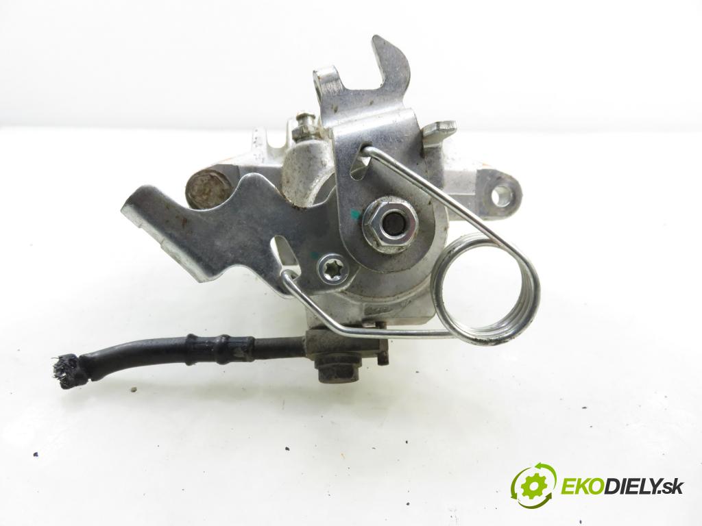 VW PASSAT B5.5 (3B3) SEDAN 2001 96,00 1.9 TDI - AWX 1896,00 Brzdič strmeň pravé zadné TH793L055