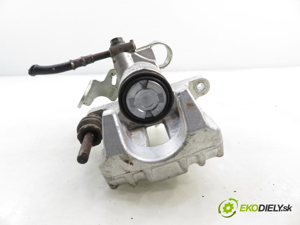 VW PASSAT B5.5 (3B3) SEDAN 2001 96,00 1.9 TDI - AWX 1896,00 Brzdič strmeň pravé zadné TH793L055