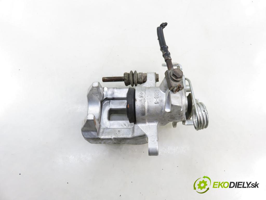 VW PASSAT B5.5 (3B3) SEDAN 2001 96,00 1.9 TDI - AWX 1896,00 Brzdič strmeň pravé zadné TH793L055