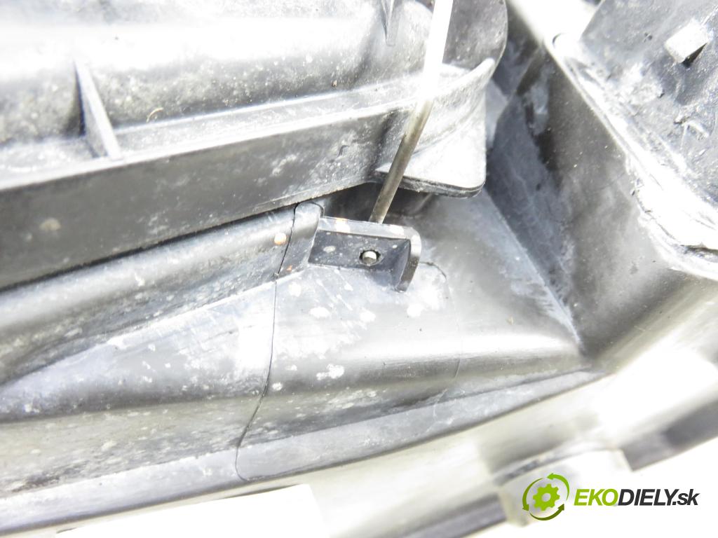 SEAT IBIZA III (6L1) HB 2003 74,00 1.4 16V - BBZ 1390,00 světlo PP