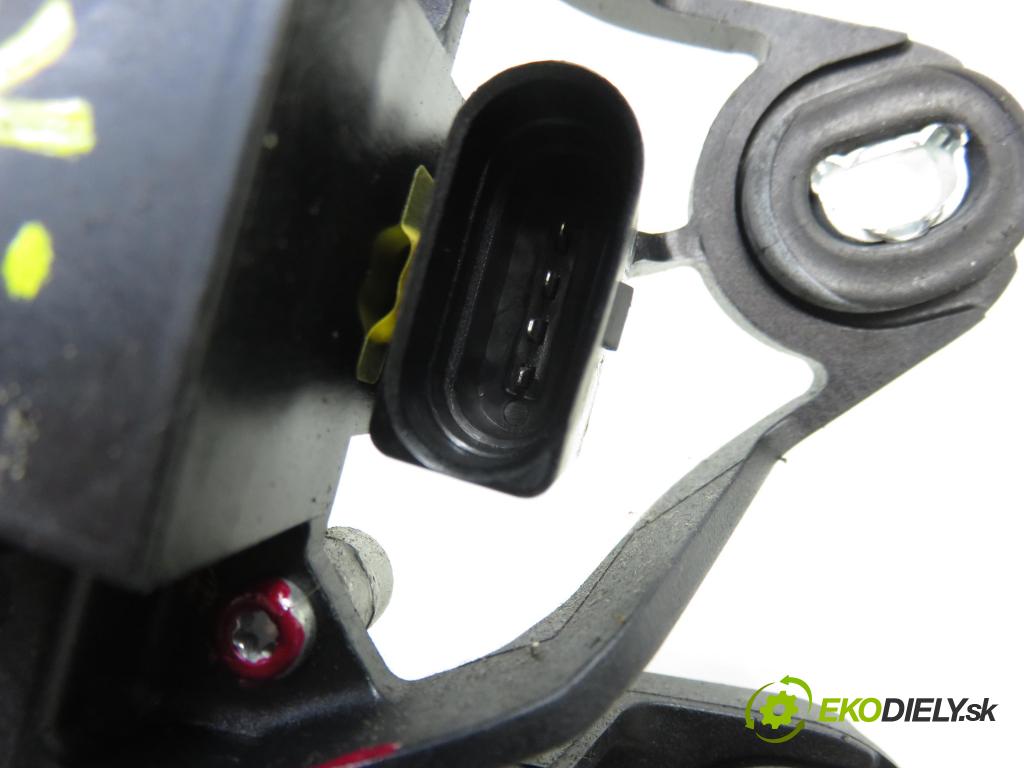 VW GOLF V (1K1) HB 2004 77,00 1.9 TDI PD 105 - BKC 1896,00 Motorček stierače zadné 1K6955711B ; 0390201800