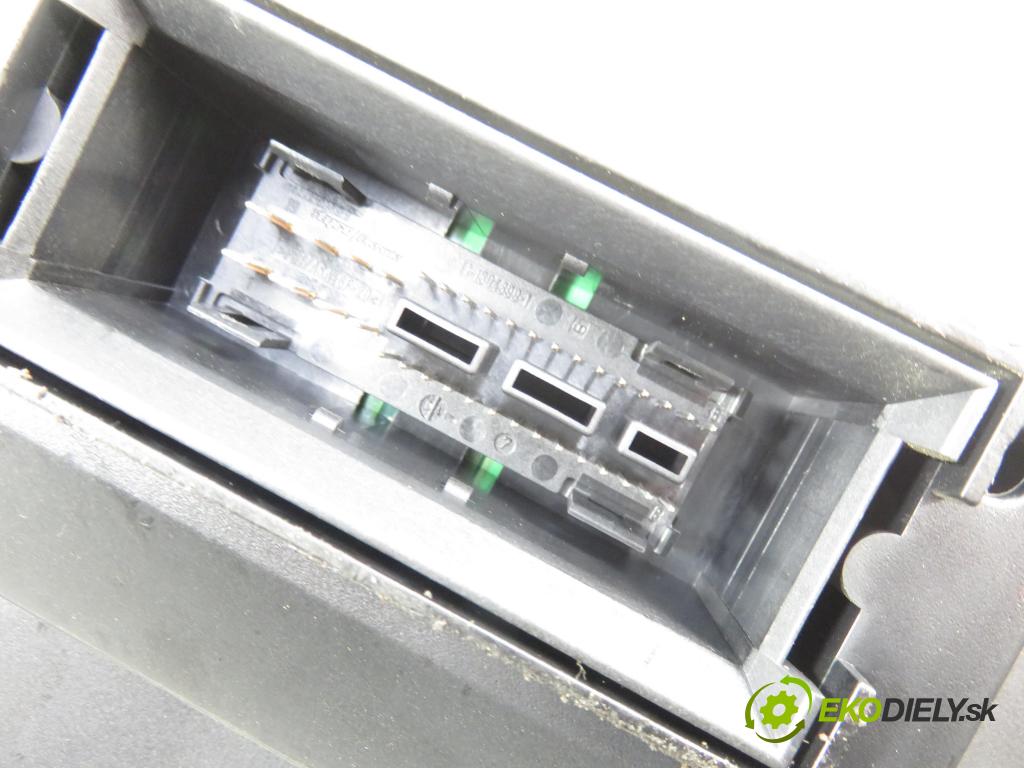 VW GOLF V (1K1) HB 2004 77,00 1.9 TDI PD 105 - BKC 1896,00 Prístrojovka elektrický 1K0920851B