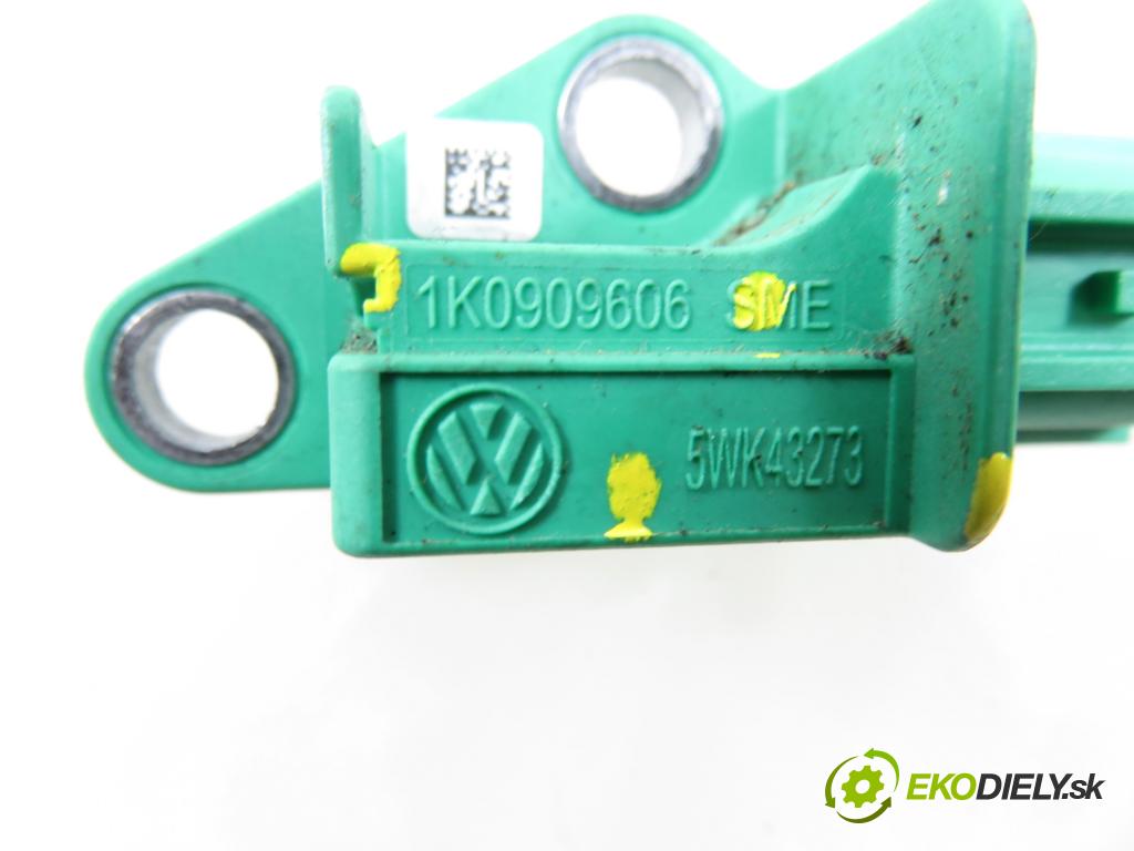 VW GOLF V (1K1) HB 2004 77,00 1.9 TDI PD 105 - BKC 1896,00 Snímač nárazu 5WK43273 ; 1K0909606 (Snímač nárazu)