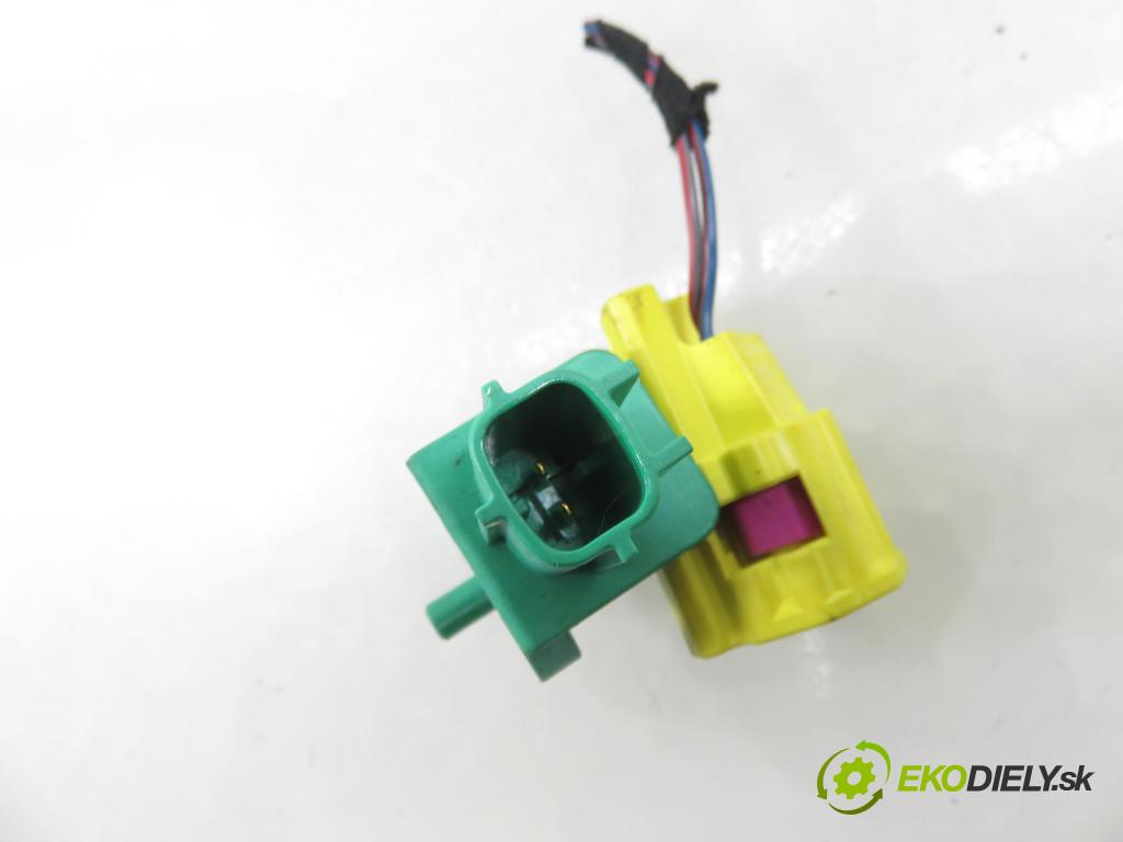 VW GOLF V (1K1) HB 2004 77,00 1.9 TDI PD 105 - BKC 1896,00 Snímač nárazu 5WK43273 ; 1K0909606 (Snímač nárazu)