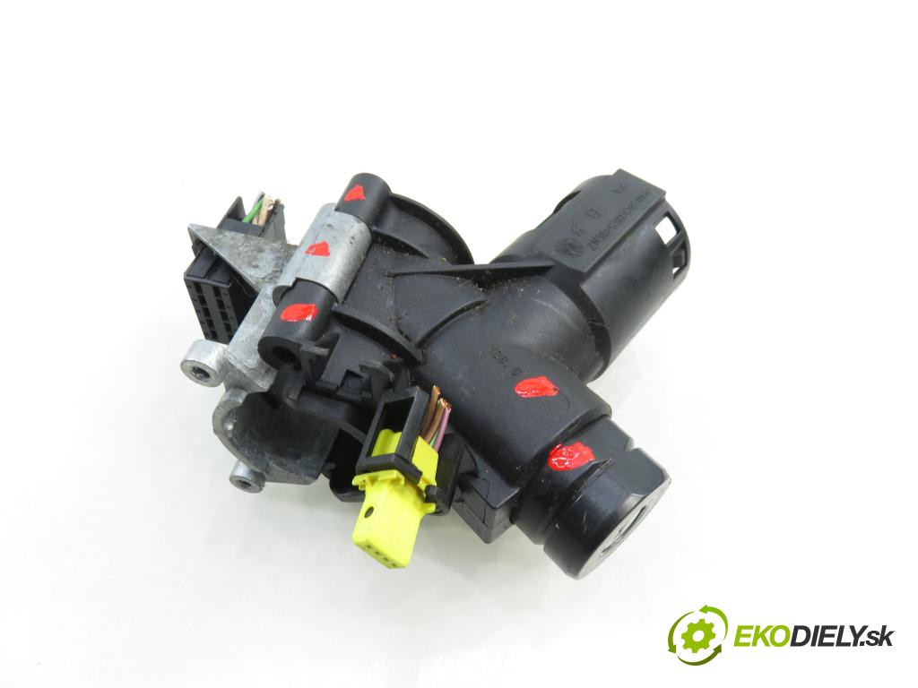 MERCEDES-BENZ VANEO (414) MINIVAN 2002 67,00 1.7 CDI (414.700) - OM 668.914 1689,00 spínačka  (Spínací skříňka)