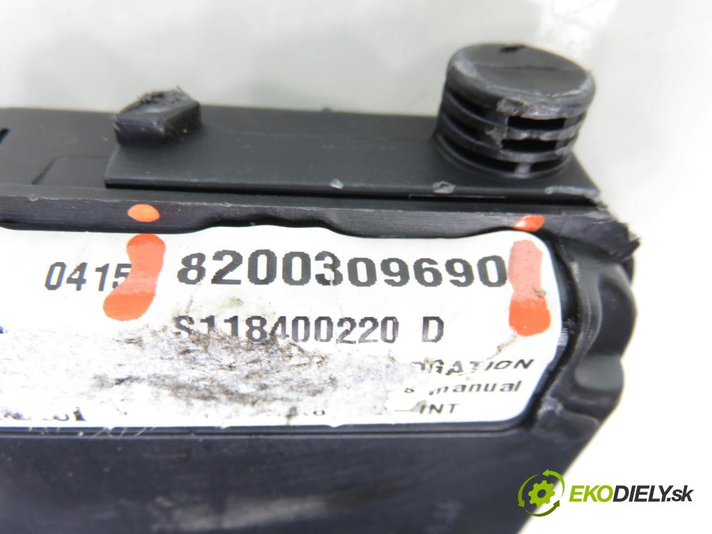 RENAULT MEGANE II (BM0/1_, CM0/1_) HB 2004 72,00 1.4 16V (BM0B, CM0B) - K4J 730 1390,00 MODUL BSI 8200309690