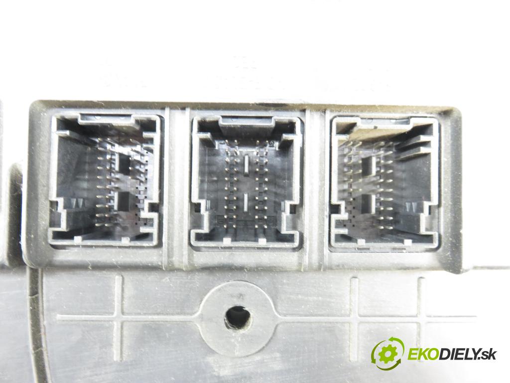 RENAULT MEGANE II (BM0/1_, CM0/1_) HB 2004 72,00 1.4 16V (BM0B, CM0B) - K4J 730 1390,00 MODUL BSI 8200309690