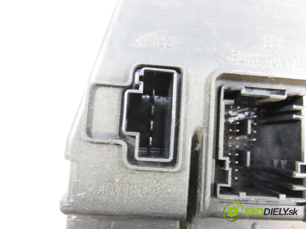 RENAULT MEGANE II (BM0/1_, CM0/1_) HB 2004 72,00 1.4 16V (BM0B, CM0B) - K4J 730 1390,00 MODUL BSI 8200309690