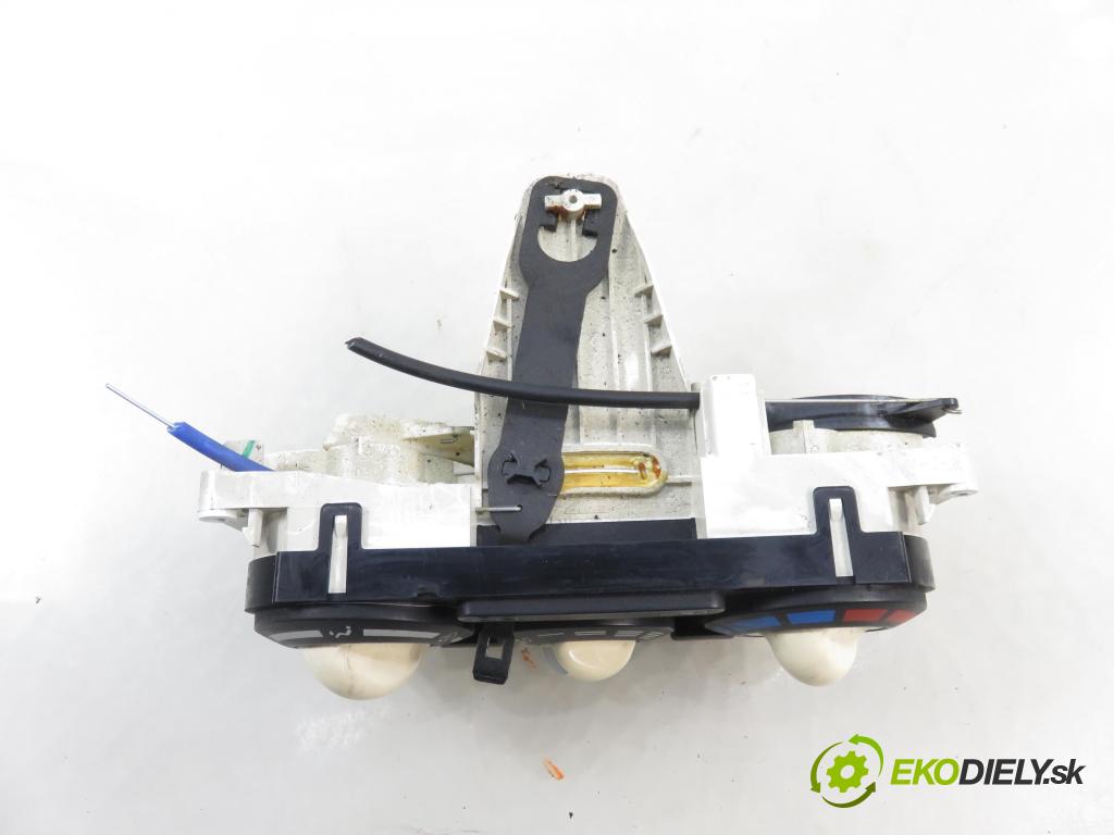 NISSAN MICRA III (K12) HB 2004 65,00 1.3 - CGA3DE 1348,00 Panel kúrenia KLIMATIZACE: F667193W