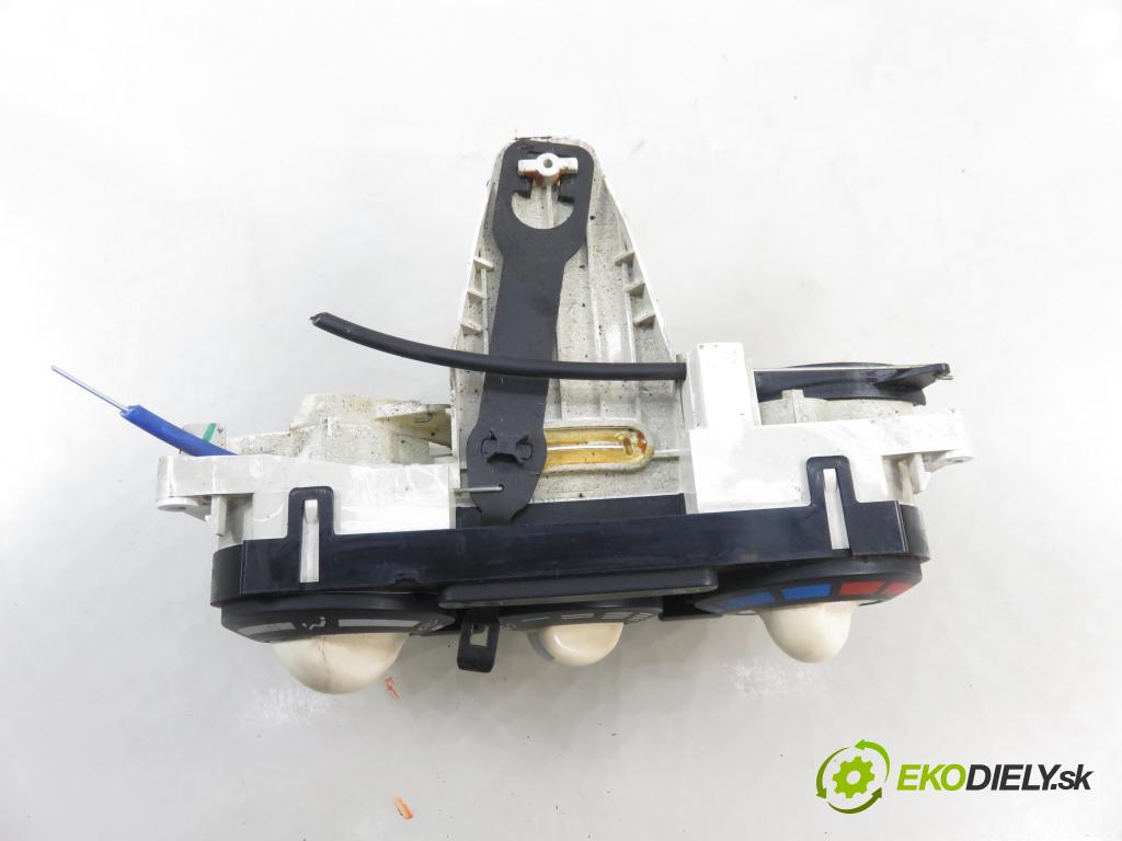 NISSAN MICRA III (K12) HB 2004 65,00 1.3 - CGA3DE 1348,00 Panel kúrenia KLIMATIZACE: F667193W